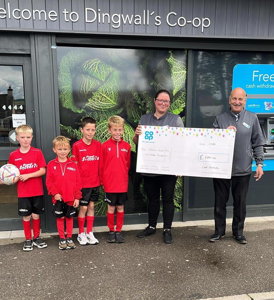 NO101Coop's tweet photo. Our Golspie &amp; Dingwall stores supporting their local clubs with a cheque from our community fund ⚽️🧸
#footieclub #teddybearclub
#itswhatwedo #CommunityEngagement 
@DSimps0104 @andybDGM @PaulMcPCoop @Tom_MPM @jill_sowden https://t.co/5397nef86l