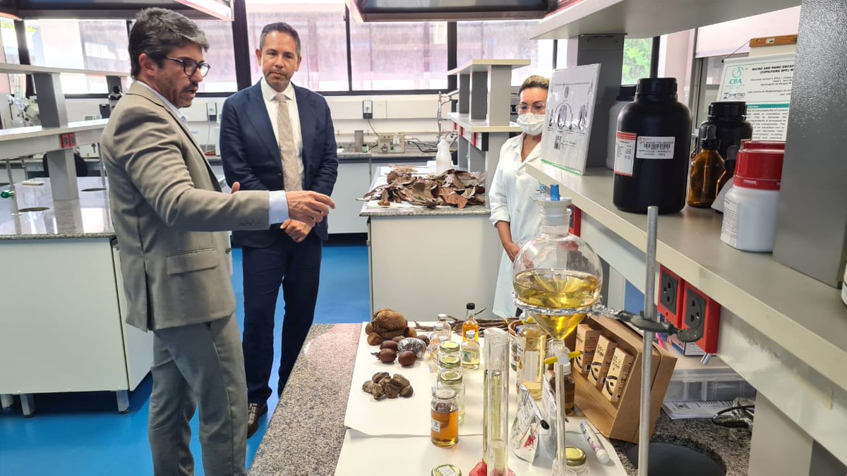 No CBA, embaixador do Peru no Brasil conhece tecnologias desenvolvidas a partir da biodiversidade Amazônica. A agenda possibilitou ao diplomata ter a percepção da necessidade de instituições peruanas terem maior proximidade com o Centro

Leia em bit.ly/3NHvwkp