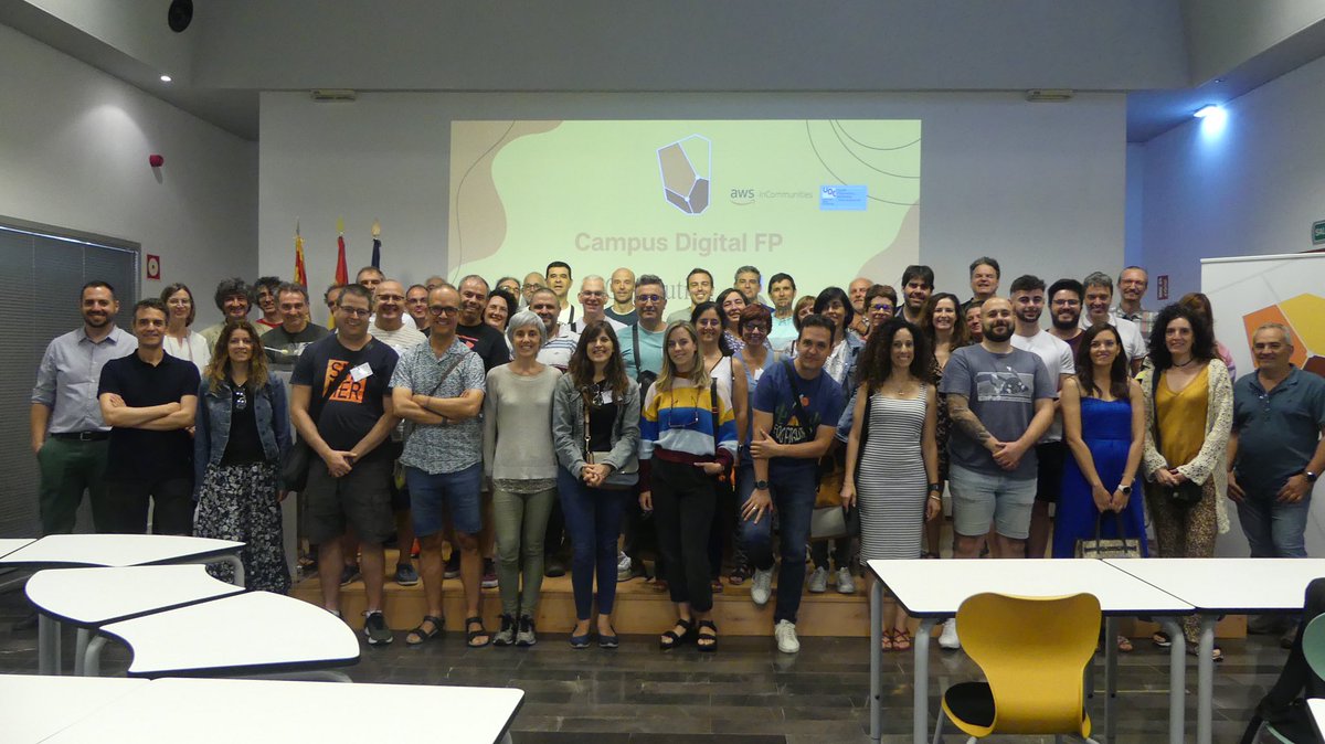InmaculadaGijn1's tweet photo. @eComputing_FP Zaragoza’23. Ha sido muy inspirador. Muchas gracias a todos. https://t.co/eNES9ccWFM