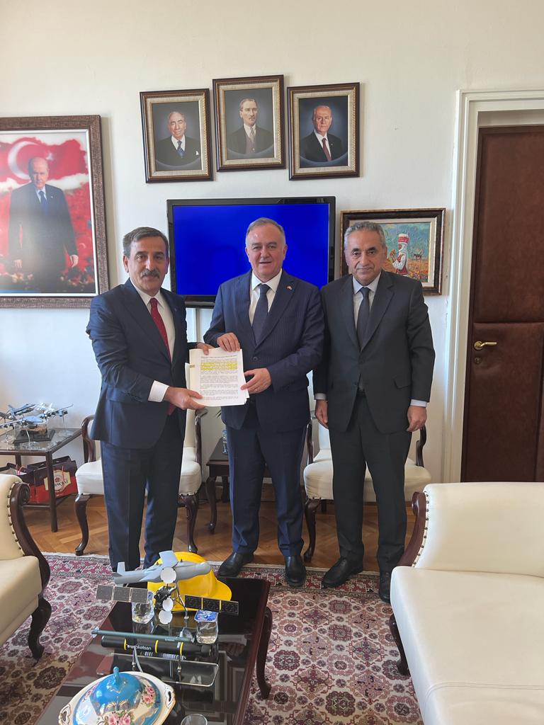 MEMUR MAAŞ ARTIŞLARI İLE İLGİLİ GİRİŞİMLERİMİZ TBMM'DE SÜRÜYOR
 
MHP Grup Başkanvekili Sn. Erkan Akçay'ı ziyaret ederek memur zamları ile ilgili tereddüt ve itirazlarımızı dile getirdik.

Ziyaretimizde, şu taleplerimizi sayın Erkan Akçay'a ilettik;

1. En düşük dereceli memur