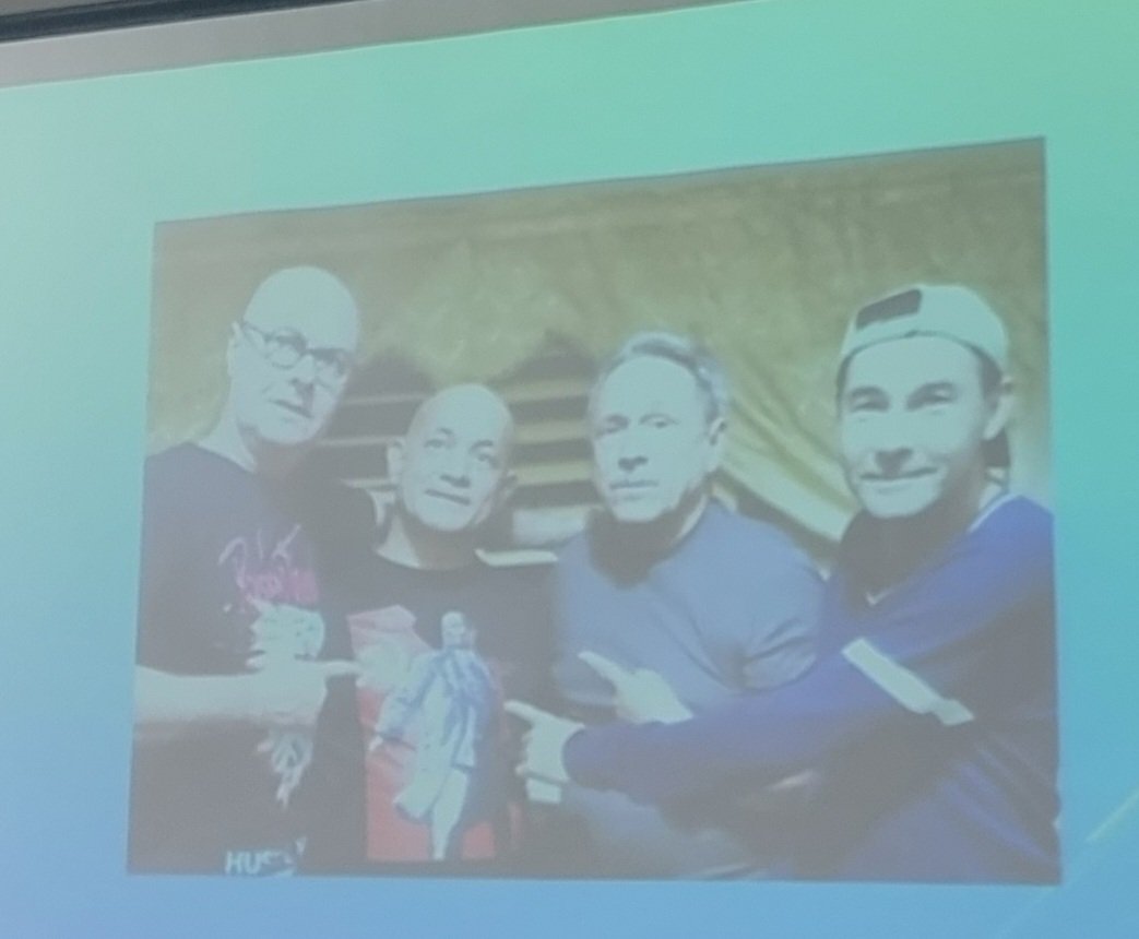 Excelente evento teórico sobre el humor. Una vez más queda demostrado que hacer reír es algo muy serio. #CubaEsCultura