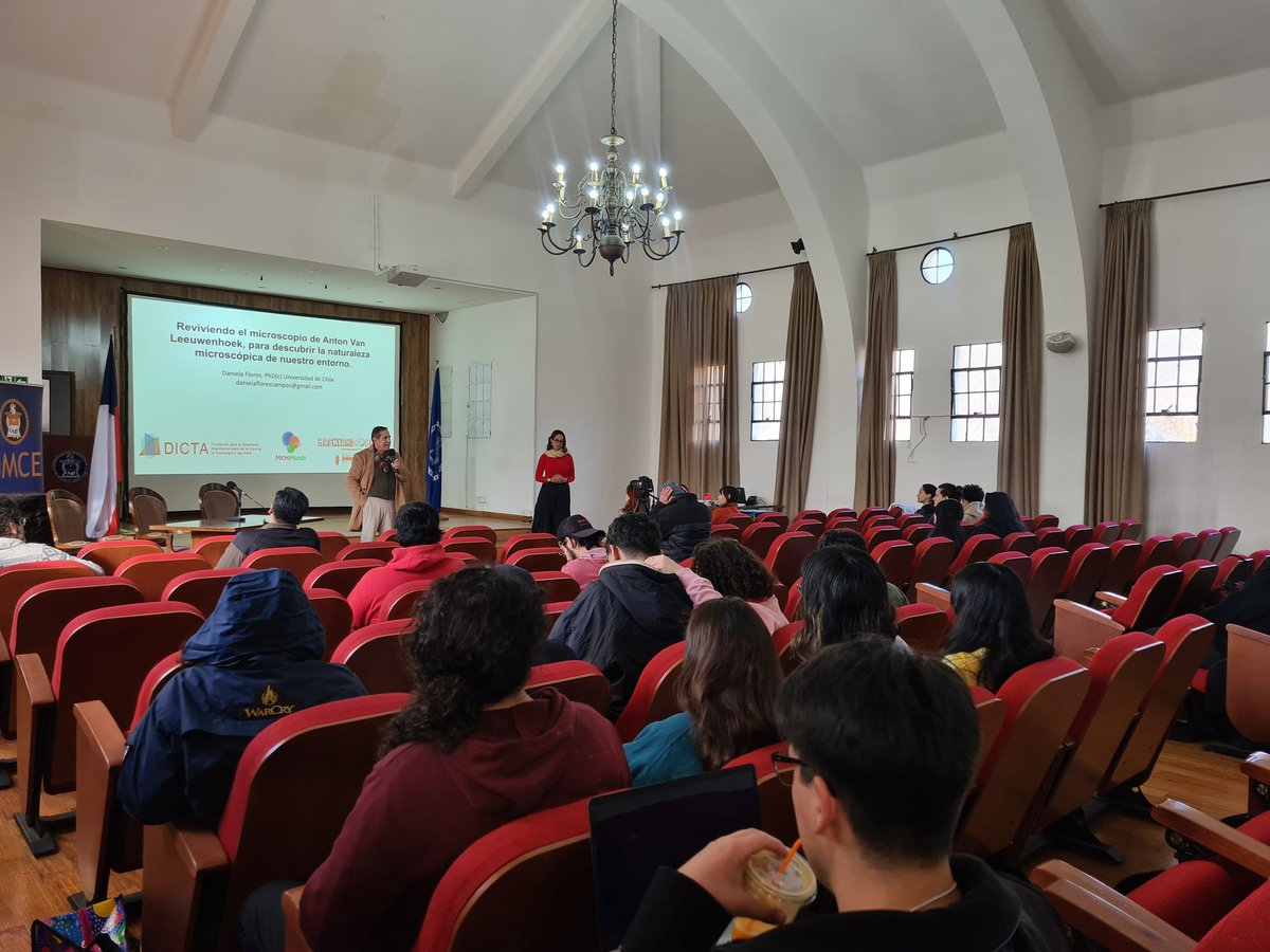 umcecl's tweet photo. #AhoraEnLaUMCE En el Salón de honor, ya  comenzó el seminario "Cómo hacer visible lo invisible: comunicación de la ciencia enfocada a los microorganismos", con destacadas expositoras. https://t.co/ZXggr6PfzI