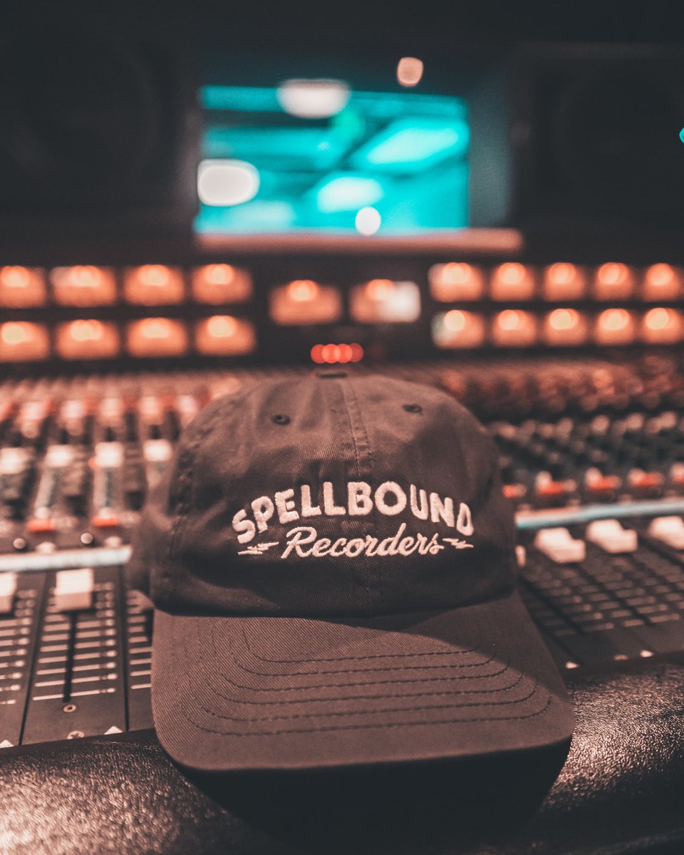 sydsscreativeco's tweet photo. Missing our @Spellbound615 fam! 🎛🎚🎙 https://t.co/OIFAsI7TeN