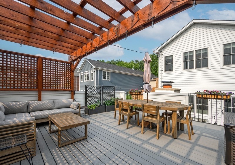 properties's tweet photo. Welcome to this extraordinary and expansive home, where timeless charm meets modern elegance✨🏡 #StopLookingStartFinding
----
4320 N Claremont Ave | Chicago, IL 60618 
Listed by Debra Dobbs
Offered for $1,800,000
#DreamHouse #LuxuryChicago #ChicagoRealEstate https://t.co/IiUOIjhyS7