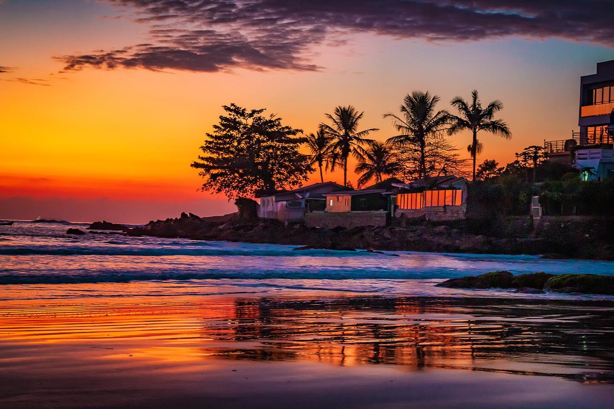 WeeDooConcierge's tweet photo. Sunrise in Itajai, foto by justnoir 
#sunrise #praia #ferias #BalnearioCamboriu #SantaCatarina #Brasil #Turismo #airbnb #Booking #LuxuryTravel #hotels #WeeDooConcierge https://t.co/6Ytslu5zYb