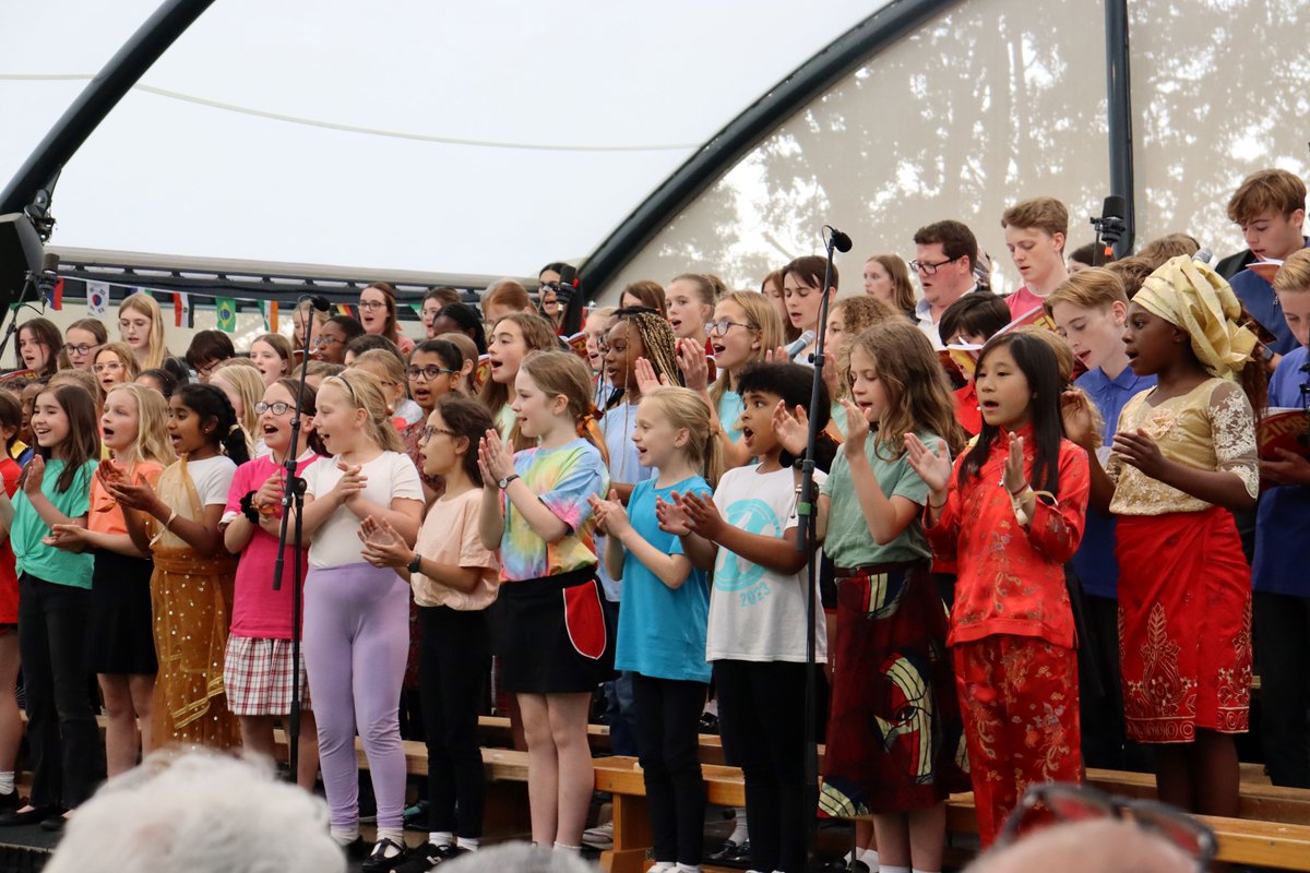 NewHallSchool's tweet photo. This year’s final concert was a joyful and colourful celebration of world music! After performances our orchestras and ensembles, the concert concluded in Alexander L'Estrange rousing Zimbe!, a 40-minute choral fusion of African music, sung by our Prep and Senior Choirs 🎶🎉 https://t.co/JhMKrCuwYl