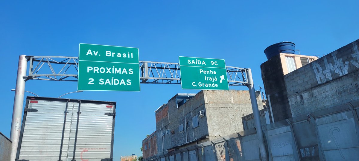 malufrj's tweet photo. Se a @LinhaAmarelaRJ tem dificuldades com acentuação.  Imagina em cuidar da pista. Pode isto @Prefeitura_Rio ? https://t.co/J5pUDTqRhH