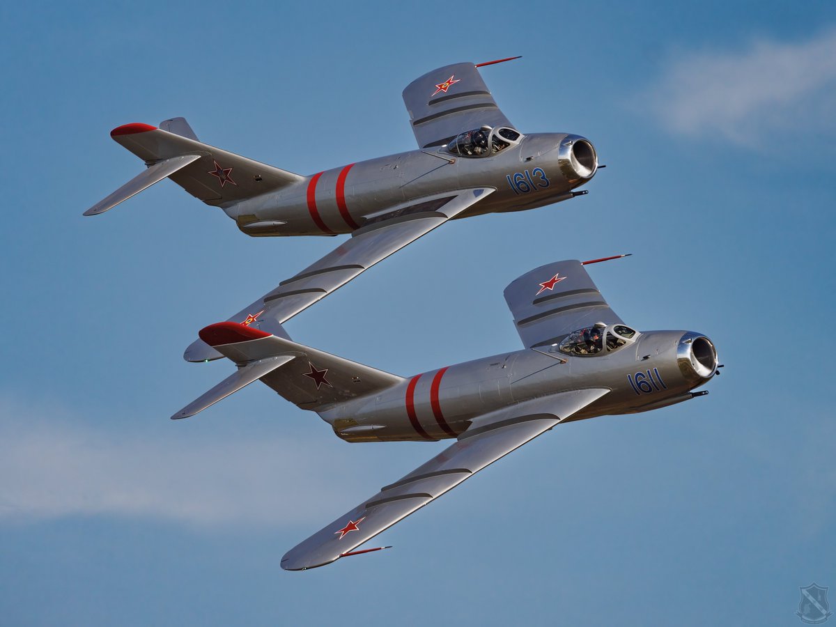 BackyardSpotter's tweet photo. Double trouble zoomin through the skies of Tyler Texas during the Rose City Air Fest.
#mig #randyball #ccvf #coldwar #aviationphotography #aviation #fighterjetsinc https://t.co/9gQJjKzyJg