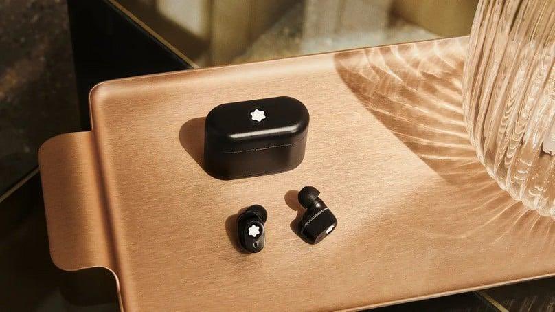 JetlagMattia's tweet photo. Montblanc MTB 03, lusso e audio di qualità.

Montblanc presenta MTB 03, auricolari TWS di lusso con cancellazione attiva del rumore e dal design ricercatissimo https://t.co/PaaZuvBVI0