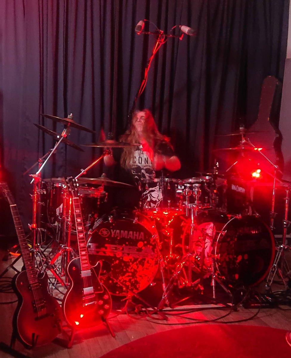 The mighty, the amazing MIRKA RANTANEN, the brains behind the Circus of Rock, joins RED RAVYN!
#redravynmusic #circusofrock #mirkarantanen #markboals #edwitzke #thunderfingers #guillhermecosta #guilhermecostaguitar #markrobertboals #rock #metal #finland #brazil #hollyroxxmusic