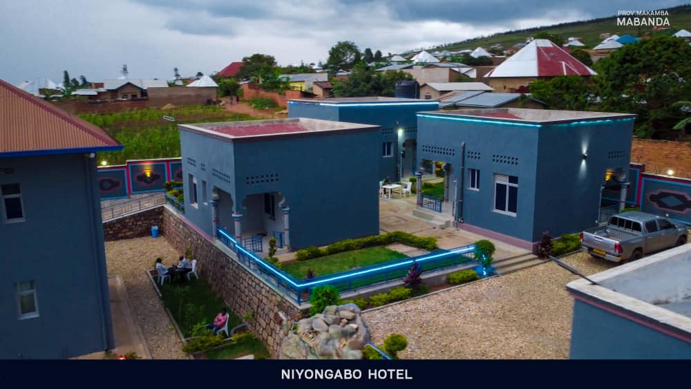 PATTHEBURUNDIAN's tweet photo. #Burundi: le secteur de l'hôtellerie à l'intérieur du pays continue de faire ses preuves, là c'est l'hôtel #NiyongaboHotel situé à #Makamba précisément à #Mabanda, j'y ai été agréablement surpris!!! Nzogaruka!!! @Diaspora257 @serysson2004 @akezanet @betvburundi1 @bichoulove72 https://t.co/OfDpFjmXyK
