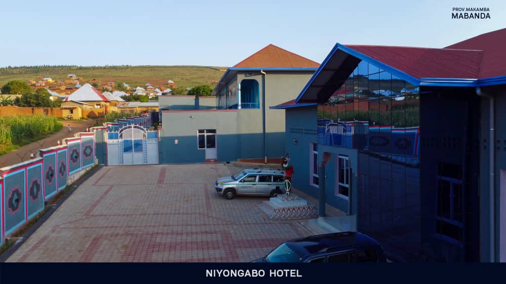 PATTHEBURUNDIAN's tweet photo. #Burundi: le secteur de l'hôtellerie à l'intérieur du pays continue de faire ses preuves, là c'est l'hôtel #NiyongaboHotel situé à #Makamba précisément à #Mabanda, j'y ai été agréablement surpris!!! Nzogaruka!!! @Diaspora257 @serysson2004 @akezanet @betvburundi1 @bichoulove72 https://t.co/OfDpFjmXyK