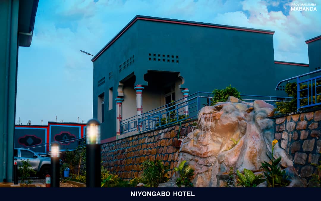 PATTHEBURUNDIAN's tweet photo. #Burundi: le secteur de l'hôtellerie à l'intérieur du pays continue de faire ses preuves, là c'est l'hôtel #NiyongaboHotel situé à #Makamba précisément à #Mabanda, j'y ai été agréablement surpris!!! Nzogaruka!!! @Diaspora257 @serysson2004 @akezanet @betvburundi1 @bichoulove72 https://t.co/OfDpFjmXyK