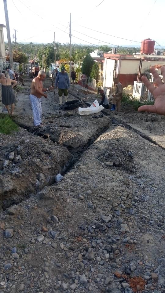 Ya son 8 meses de labor en Pinar del Río, provincia afectada por el Ciclón Ian Octubre/2022; cada mes los obreros de la brigada de rehabilitación de redes de la UEB Camagüey parten de sus hogares a cumplir esta importante misión y que al día de hoy se va desarrollando con exito.