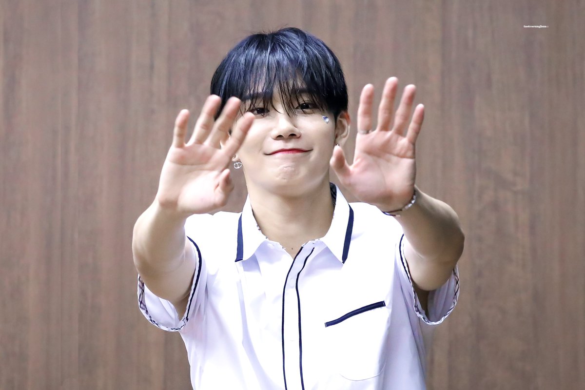 tasteseunghun's tweet photo. 230702 디어마이뮤즈 팬싸 
#CIX #승훈 #SEUNGHUN https://t.co/Zulq11Vibz