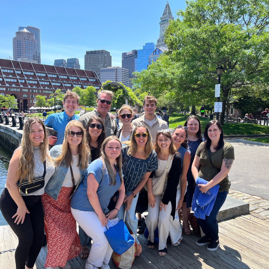 BHStaffingGroup's tweet photo. Last month, Beacon Hill's Marketing Team got together in Boston where they got to enjoy lunch by the water with their friends at @imarcagency, a sunny sail on the Boston Harbor, a rooftop happy hour and an Italian dinner in the Seaport!

#EmployingTheFuture #ExpertsAtWork #GoHire https://t.co/s5jPTnbpxB