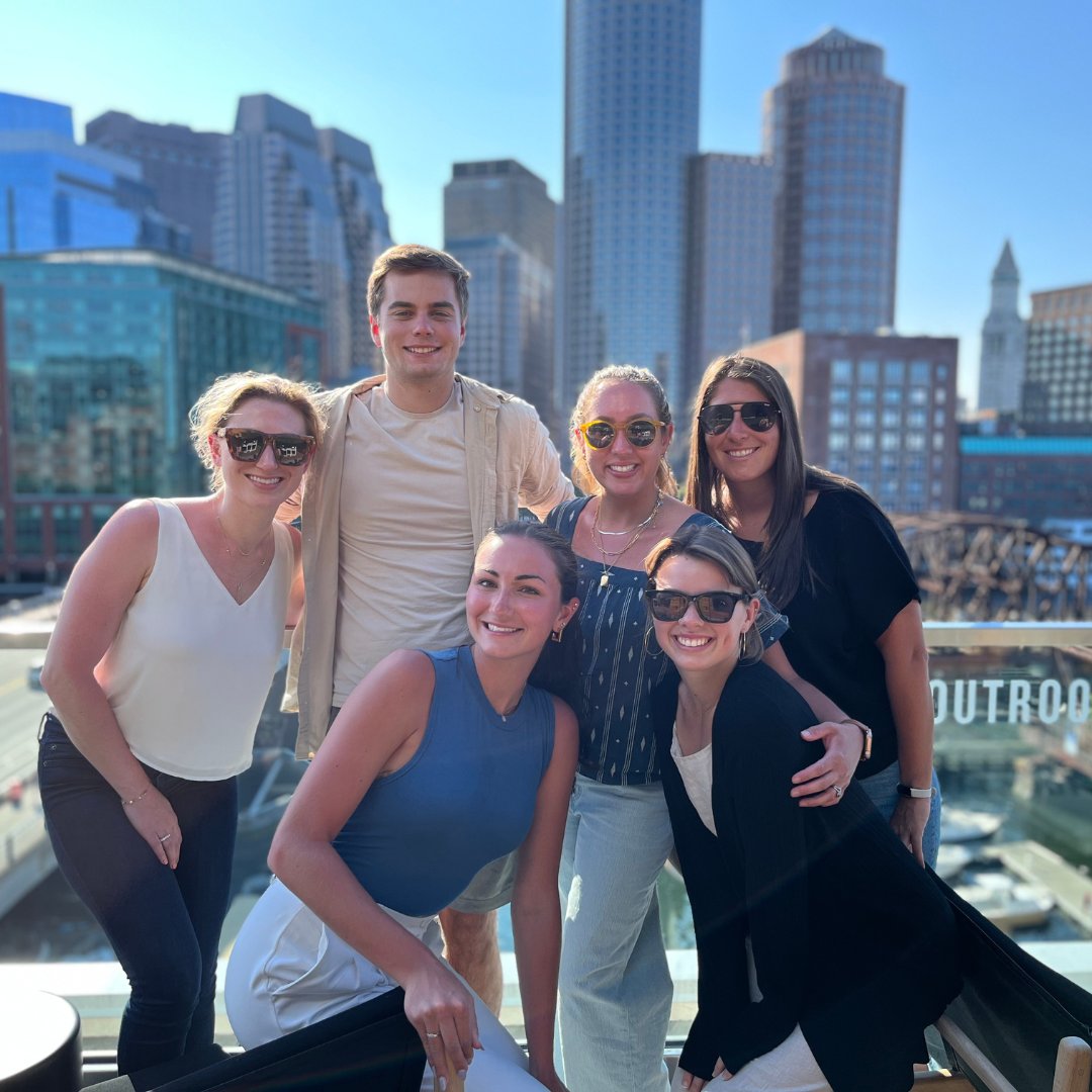 Last month, Beacon Hill's Marketing Team got together in Boston where they got to enjoy lunch by the water with their friends at @imarcagency, a sunny sail on the Boston Harbor, a rooftop happy hour and an Italian dinner in the Seaport!

#EmployingTheFuture #ExpertsAtWork #GoHire