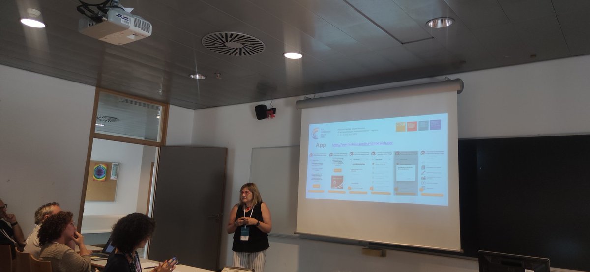 Lealan20688905's tweet photo. Infermeria #URV presenta "Les TIC a les pràctiques clíniques com a eina de qualitat" al #CIDUI Congrés Internacional Docencia Universitaria i Innovació. https://t.co/nvqm7unt6Z