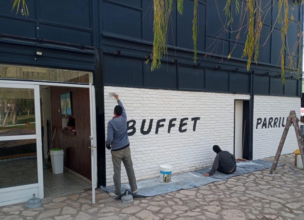 CampingFatica's tweet photo. #CampingFATICA | Renovando y mejorando nuestro #SalonDeEventos 💪🏼🖌👏🏼.

🔹Secretario General @waltercorreaok https://t.co/hPFBLPUBs7