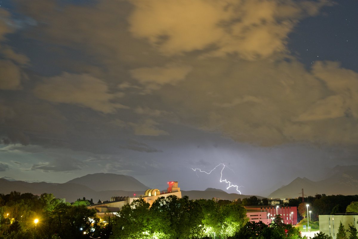 MikaelPassereau's tweet photo. Quelques beaux impacts hier soir dans le Trièves....
#orage #Trieves #vercors #eclair #grenoble #alpes #iseretourisme #isereledepartement #isere #alpesishere #visitisere #meteofrance
#france2 #ledauphine #villedegrenoble #keraunos https://t.co/eu882aRU2Q