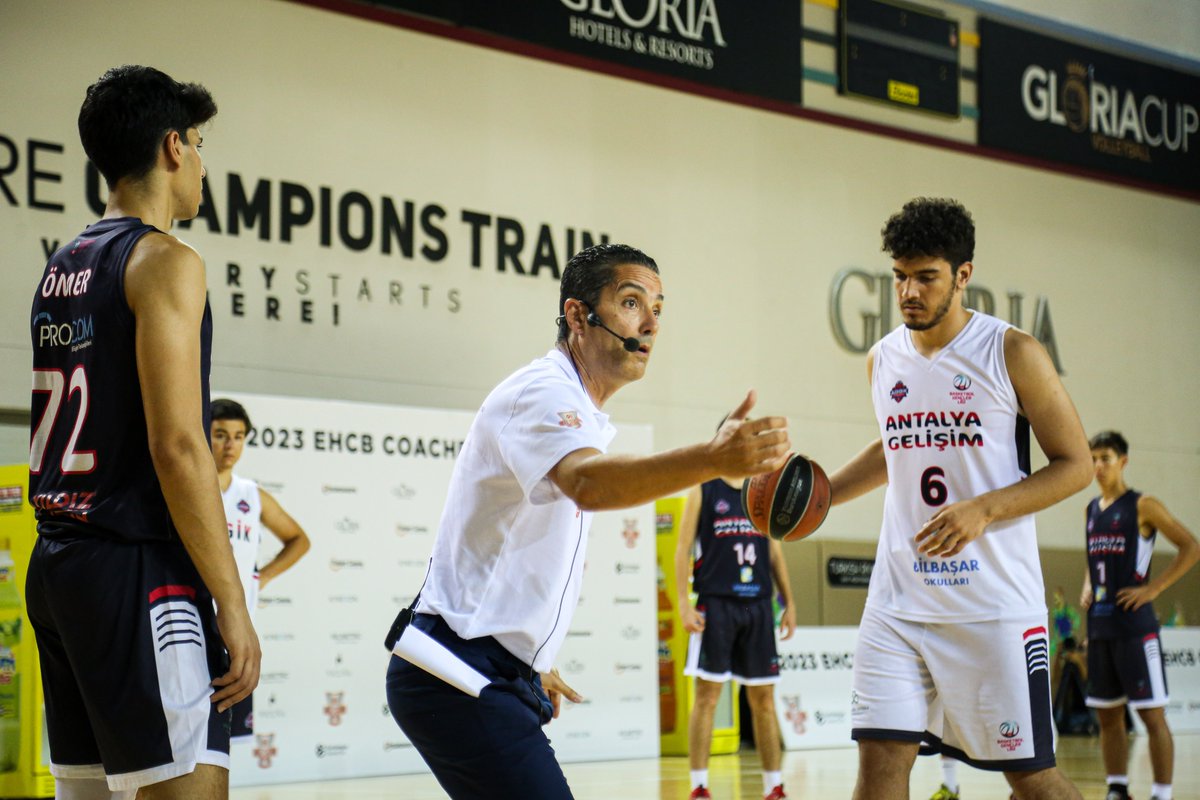 HeadCoachesOrg's tweet photo. EHCB Vice-President @GSfairopoulos completed the 2023 EHCB Coaches Congress with a masterclass on "PnR Trap Defense - Offense against trap the PnR" completing Day 4 on a high note. https://t.co/Xrmbj3egky