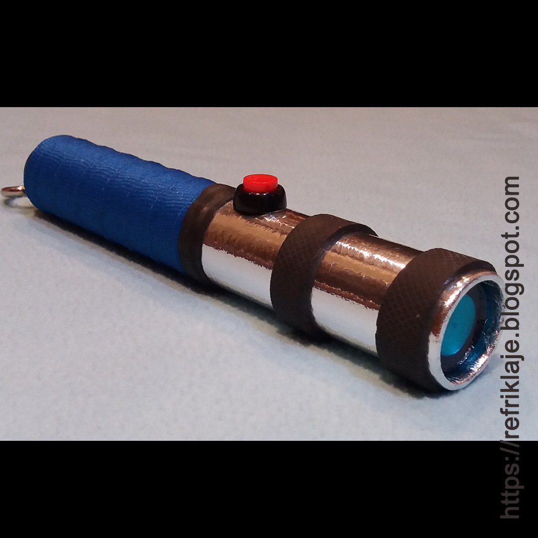 refriklaje_jsb's tweet photo. Este es un modelo de sable de término medio: no es sólo la empuñadura, pero tampoco tiene hoja. Si te gusta, escríbeme. 🤓⚔️
#StarWars #lightsaber #sablelaser #laguerradelasgalaxias #hechoamano #handmadebyme #recycling #reciclaje #cosplay https://t.co/7EzX4beEPp