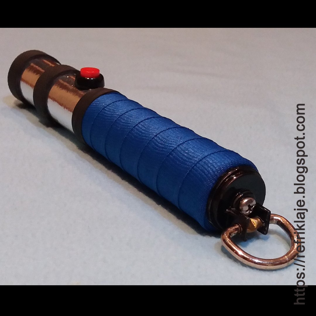 refriklaje_jsb's tweet photo. Este es un modelo de sable de término medio: no es sólo la empuñadura, pero tampoco tiene hoja. Si te gusta, escríbeme. 🤓⚔️
#StarWars #lightsaber #sablelaser #laguerradelasgalaxias #hechoamano #handmadebyme #recycling #reciclaje #cosplay https://t.co/7EzX4beEPp