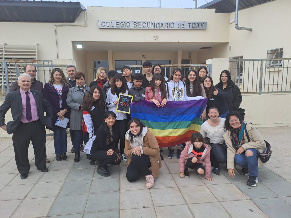 GobiernoyAM's tweet image. ♻️Quedó conformada la quinta cooperativa escolar en nuestra provincia. Los alumnos de la escuela secundaria “Olga Orozco” de  #Toay fundaron la cooperativa escolar “Sin Fronteras”.👏
+👇