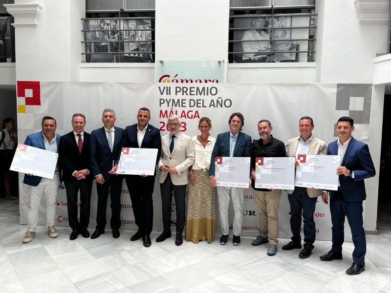 Sipadanrrhh's tweet photo. Agradecemos el premio otorgado por @Camara_Malaga  y @santander_es de reconocimiento a nuestra labor en la Formación Corporativa en la VII Edición de los premios Pyme del año en Málaga.

Felicidades a todos los premiados 👏 https://t.co/7lcm0pMMv3
