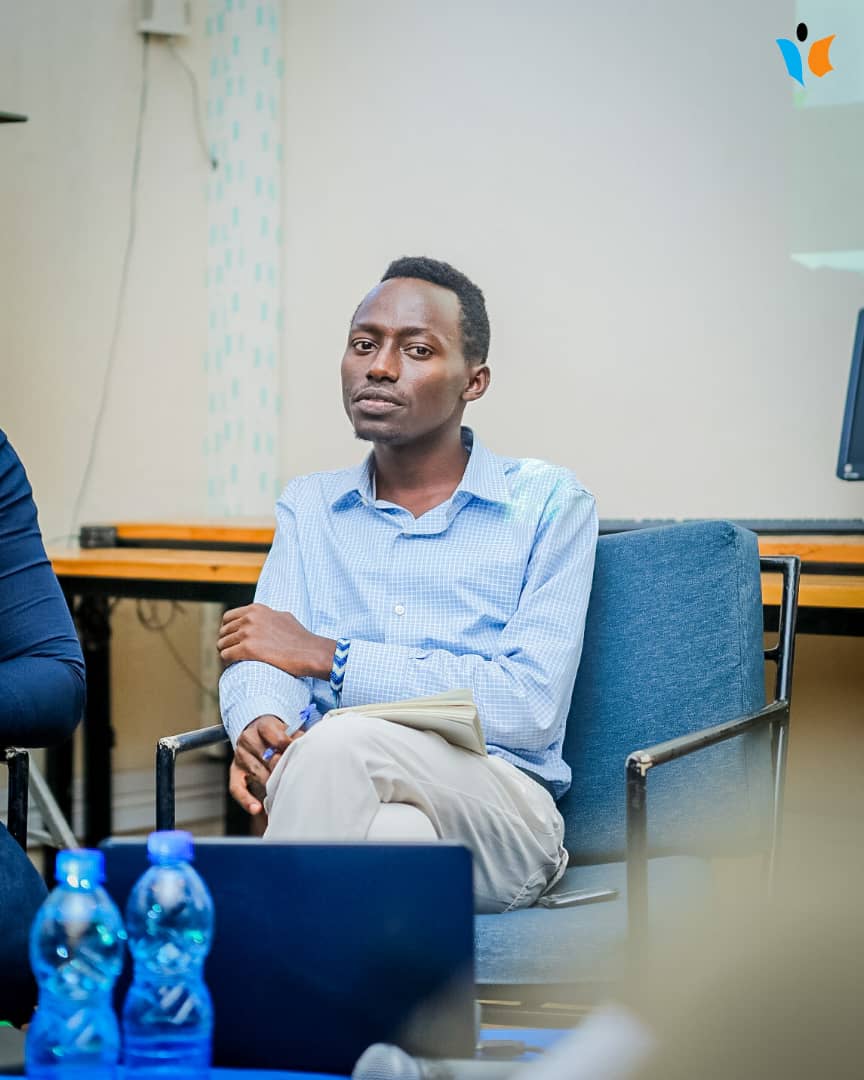 MagazineJimbere's tweet photo. 🌦️ Sous l'appui de l'@IFBurundi, @asbl_izuba_bdi tenait une conférence-débat sur le changement climatique ce 04/07/2023 en @MairieBuja

👥 Sous le thème "Écologie, une responsabilité politique et citoyenne", les conférenciers Innocent Banigwaninzigo et Abdi Kevin Ngendakuriyo, environnementalistes, ont insisté sur la responsabilité de tout un chacun dans la protection de l'#environnement, "vu que le #Burundi fait partie des 22 pays les plus vulnérables face aux changements climatiques et que 99% de leur population n'ont pas la capacité d'adaptation nécessaire pour résister aux effets du #climatechange"

#Burundi
#ClimateActionNow