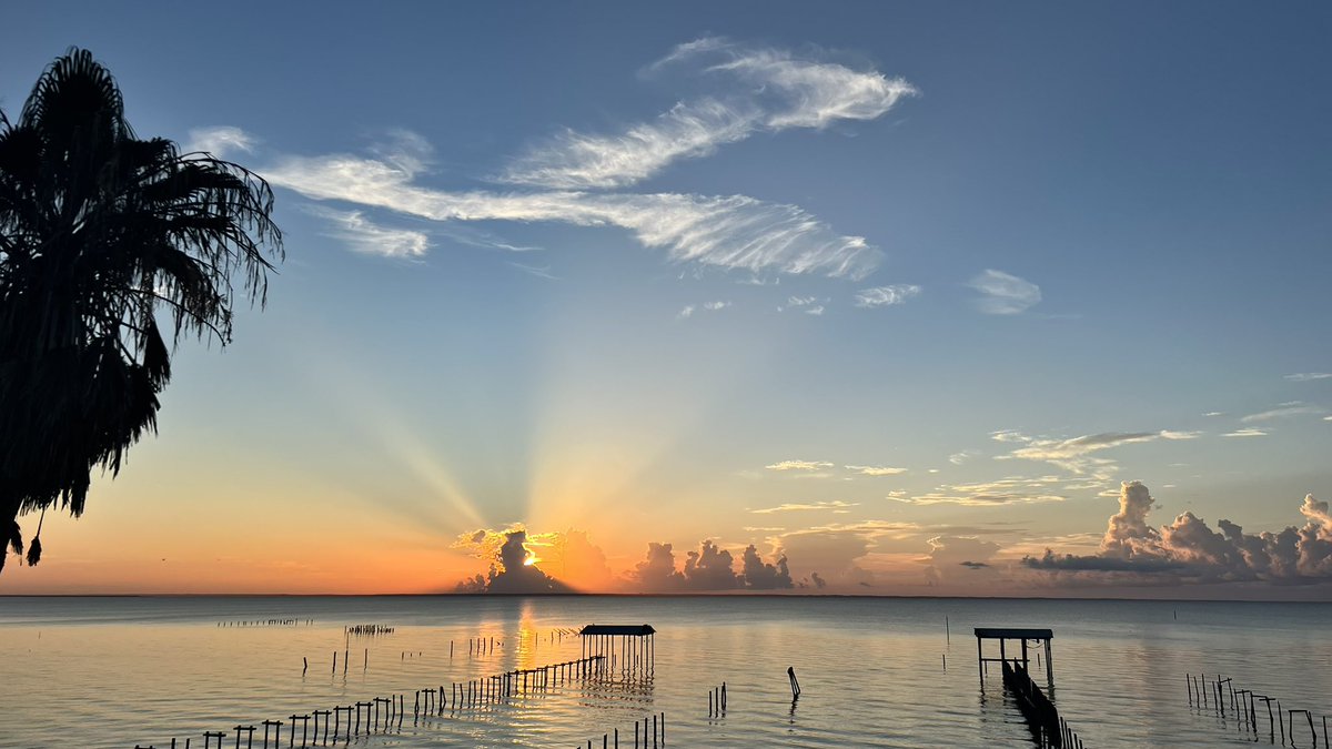 Soulshine Mobile Bay, Alabama #Sunrise #Weather #Photography @Clouds @spann @RealSaltLife @NWSMobile @mynbc15 @WKRGEd @michaelwhitewx @Kelly_WPMI @ThePhotoHour @PicPoet @weatherchannel @DauphinIslandSM @thisisourmobile