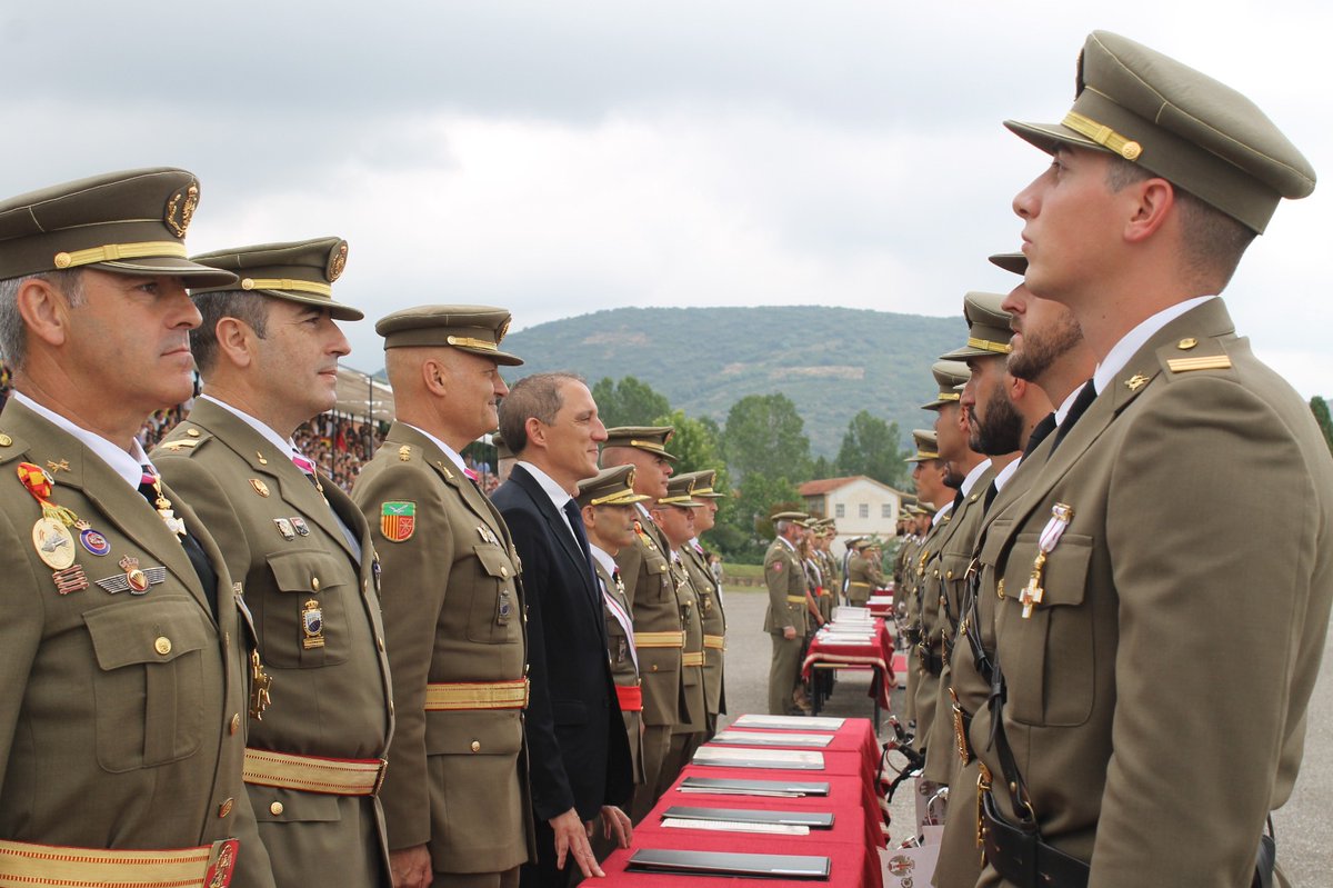 jose_crespin's tweet image. Entrega de Despatxos de l'Acadèmia General Bàsica de Suboficials de #Talarn 500 alumnes culminen avui tres anys de periode formatiu com a Suboficials del @EjercitoTierra La comarca del #Pallars torna a ser protagonista d'una nova etapa en la seva vida professional