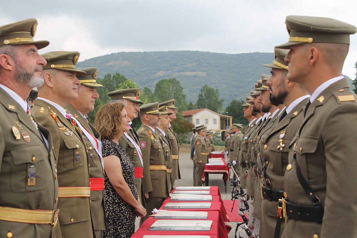 jose_crespin's tweet image. Entrega de Despatxos de l'Acadèmia General Bàsica de Suboficials de #Talarn 500 alumnes culminen avui tres anys de periode formatiu com a Suboficials del @EjercitoTierra La comarca del #Pallars torna a ser protagonista d'una nova etapa en la seva vida professional