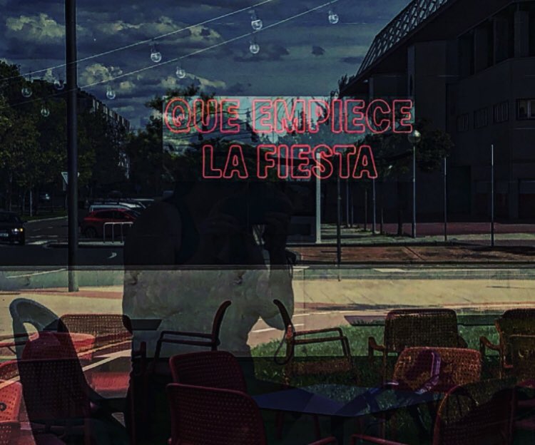 EsterRBazo's tweet photo. En la calle Clavijo de Logroño se están “cociendo” nuevas propuestas gastronómicas de la ciudad.
Aquí os muestro un detalle de la terraza de ‘Carneval’ frente a las Gaunas #QueempieceLaFiesta #gastronomía #Logroño #Logrono #Lacava #umm #photograghy https://t.co/ouJxTi6it0