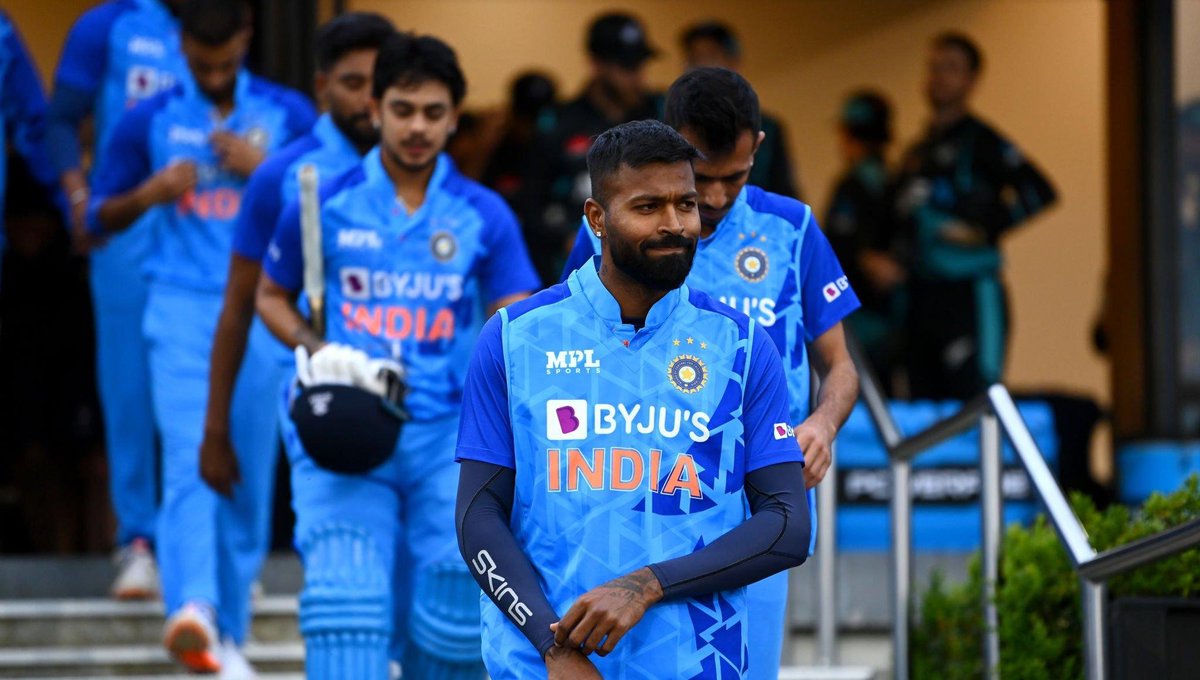 CricCrazyJohns's tweet photo. Indian T20 team vs West Indies:

Ishan (wk), Gill, Jaiswal, Tilak Varma, Surya Kumar Yadav (VC), Sanju Samson (wk), Hardik Pandya (C), Axar Patel, Yuzvendra Chahal, Kuldeep Yadav, Ravi Bishnoi, Arshdeep Singh, Umran Malik, Avesh Khan, Mukesh Kumar. https://t.co/P7wwEtXMnV