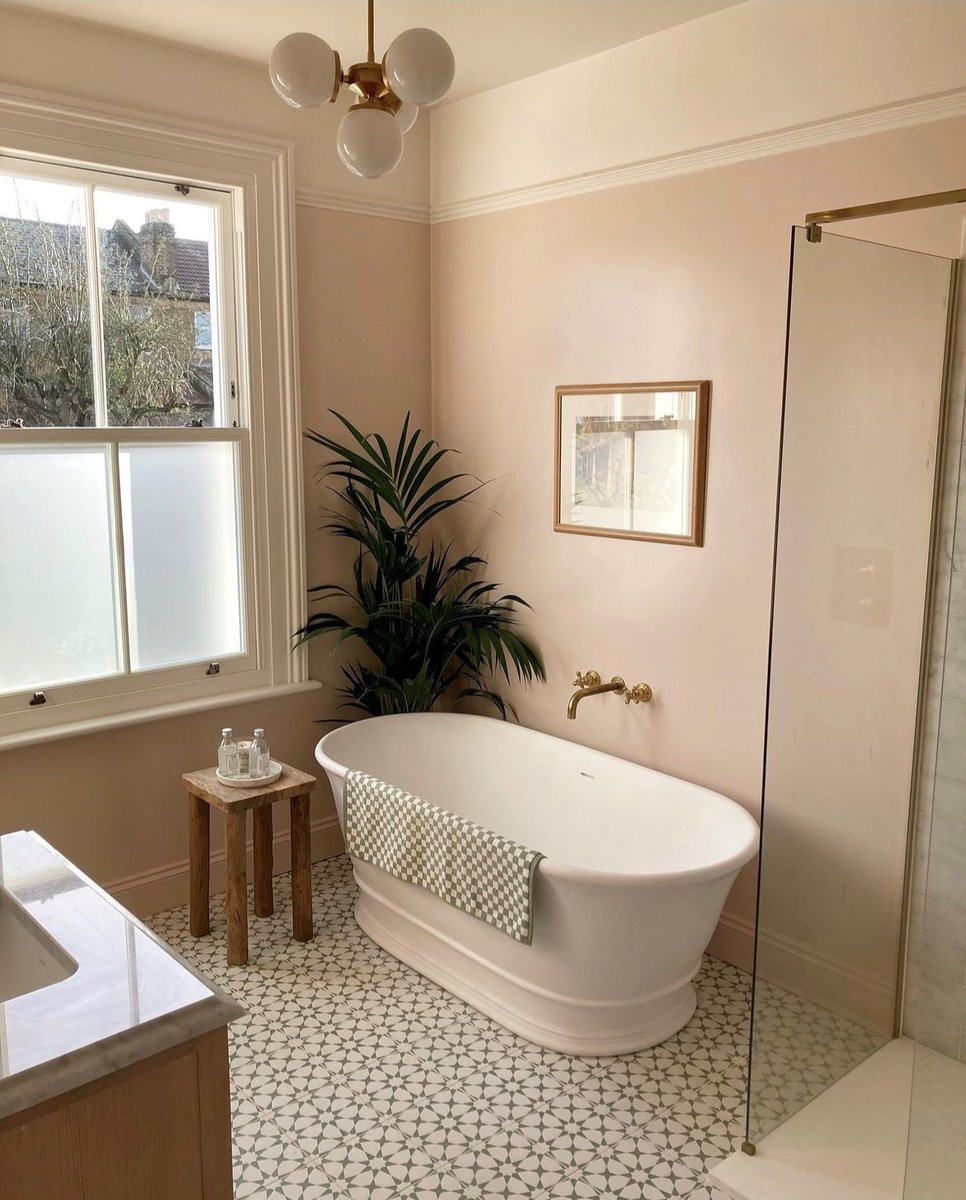 _RoseCollection's tweet image. The #RoseCollection bathroom edit... 🛀🌹