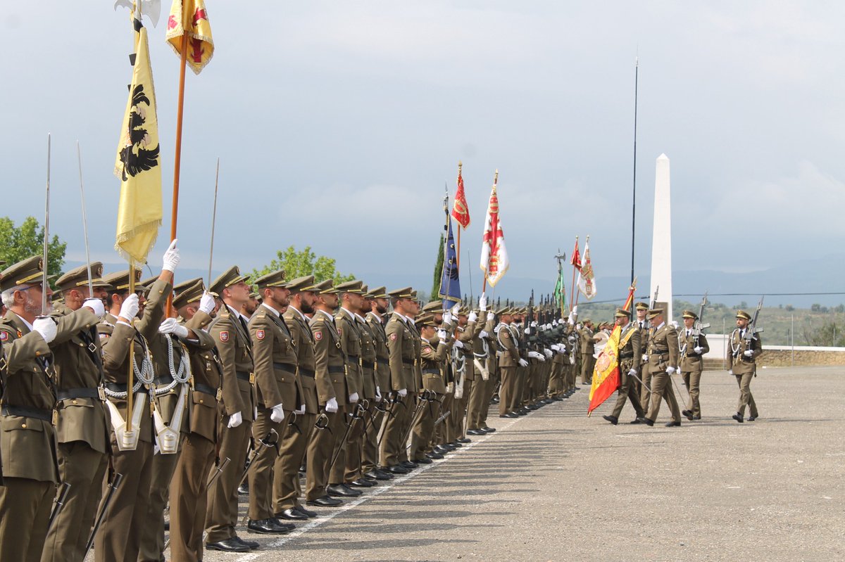 jose_crespin's tweet image. Entrega de Despatxos de l'Acadèmia General Bàsica de Suboficials de #Talarn 500 alumnes culminen avui tres anys de periode formatiu com a Suboficials del @EjercitoTierra La comarca del #Pallars torna a ser protagonista d'una nova etapa en la seva vida professional