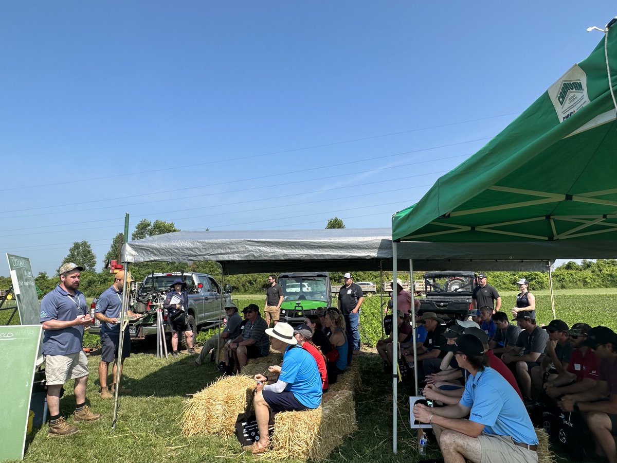 It is good to be back at #DiagnosticDays! It wouldn’t be the same without the #heatwarning! Talking about nutrient deficiencies and different sampling technologies ⁦<a href="/Deveron/">Deveron</a>⁩ ⁦<a href="/SoilOptix/">SoilOptix®</a>⁩ ⁦⁦<a href="/cropdetective/">Caleb Niemeyer</a>⁩ ⁦⁦<a href="/Woodrill/">Woodrill</a>⁩ ⁦<a href="/GlenneyAg/">Brandon Glenney</a>⁩