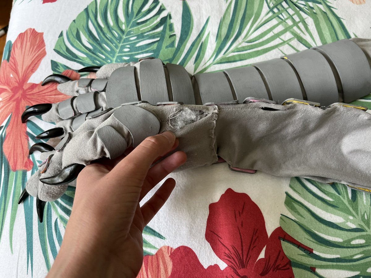 Oof! My claws ain’t doing so well after that con! Even while making them I felt that there were things I could improve on. But the claws stayed on amazingly! I’m just glad they survived the weekend.