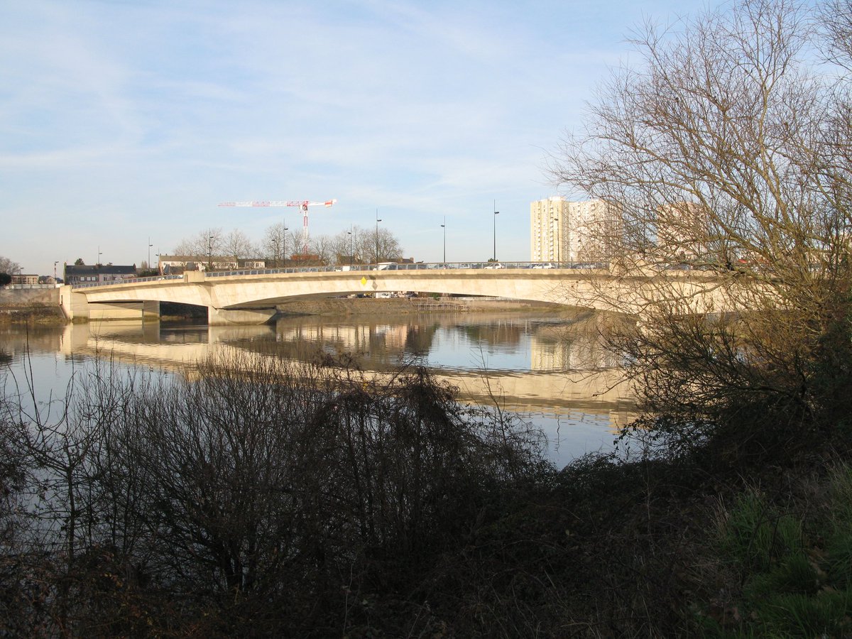 ScheffenC's tweet photo. 🔴 Viol d’une adolescente de 12 ans par un Afghan 🔴

À Nantes dans la nuit du 10 juin, une jeune fille de 12 ans a été violée sous un pont.

Le mis en cause, un Afghan de 29 ans, a été interpellé. Il a été reconnu grâce à la vidéo surveillance et la description de la victime. https://t.co/ix589a8Evm