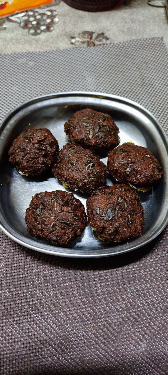thebigggshow's tweet image. Monsoon Speciality 😋😋😋

 Taikile Ambado (Tora Leaves Fritters)

#GSBCuisine