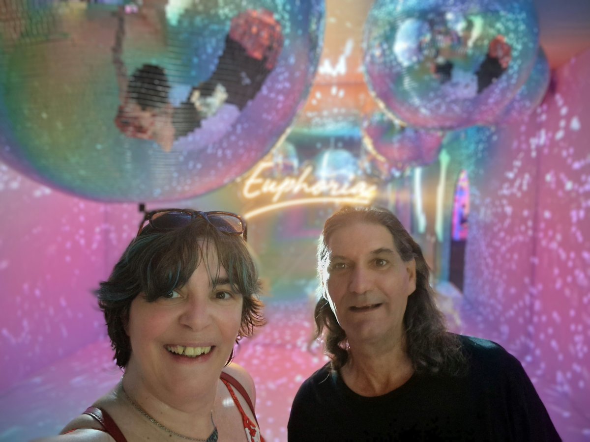vivelavidaroca's tweet photo. 🔎¿Buscas nuevas #experiencias en #Madrid?
📸 ¿Sabes que el museo más #instagrameable ya está en el #EspacioIbercajaDelicias?
En #MuseumOfDreamers puedes disfrutar de sus 16 instalaciones inmersivas hasta el 02/07.
Te lo contamos casi todo aquí 👇
https://t.co/vui5Ddgudj https://t.co/obbKVNGrct