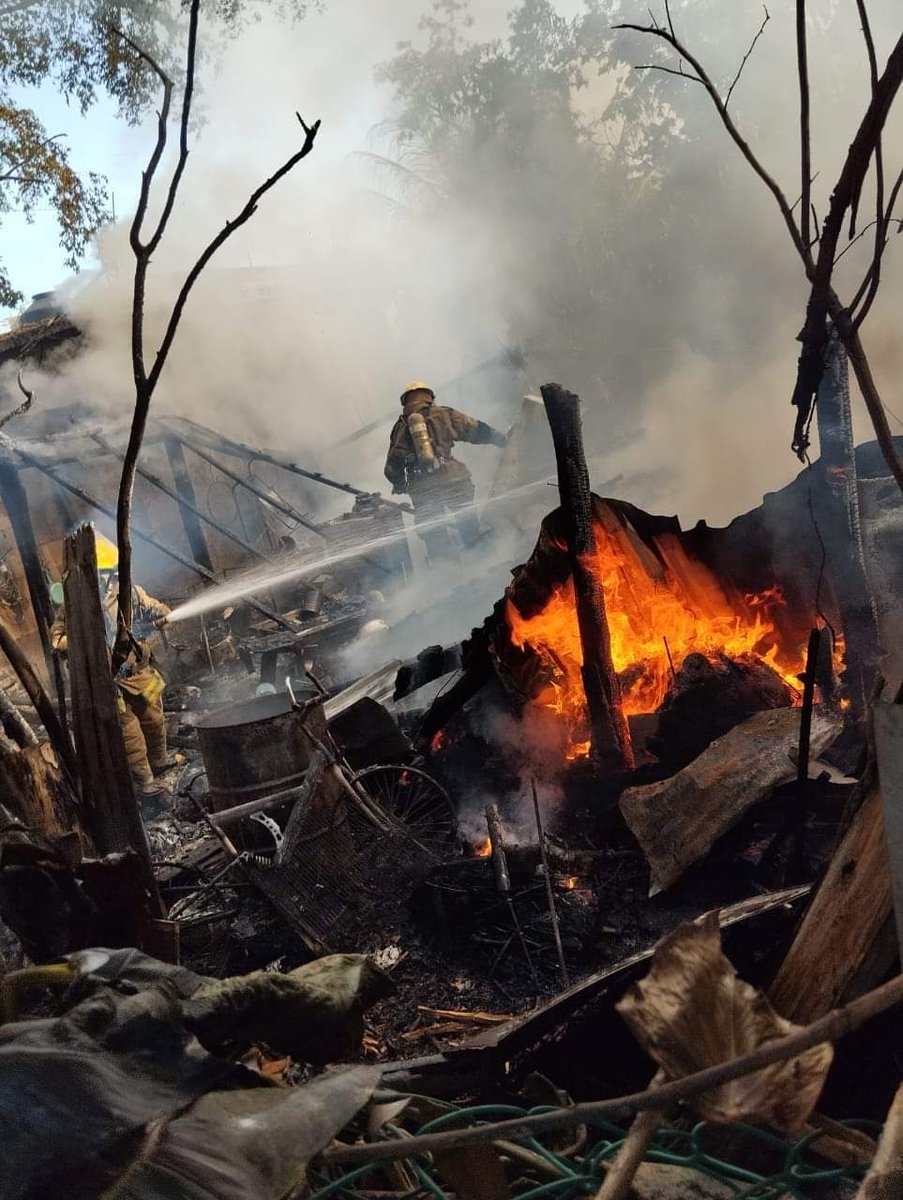 <a href="/SoyDeChetumal/">Soy De Chetumal</a> EN CHETUMAL…consumen llamas casa de madera, dueños pinde apoyo lotenemosclaro.com/?p=6740