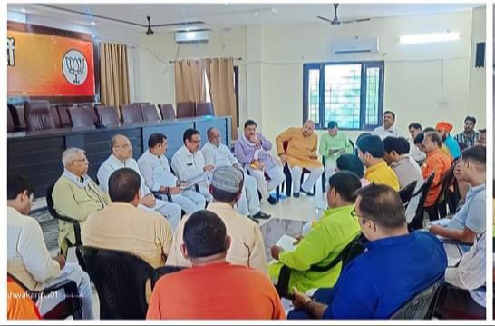 vidyasagar_rai's tweet photo. आज दिनांक 05/07/2023 को भाजपा क्षेत्रीय कार्यालय केशरीपुर रोहनिया में देश के यशस्वी प्रधानमंत्री आदरणीय श्री नरेंद्र मोदी जी के 7 जुलाई को प्रस्तावित विशाल जनसभा को लेकर क्षेत्रीय अध्यक्ष श्री Dileep Patel जी के साथ में व्यवस्था टोली की बैठक लिया गया। https://t.co/eiOazSkTJw