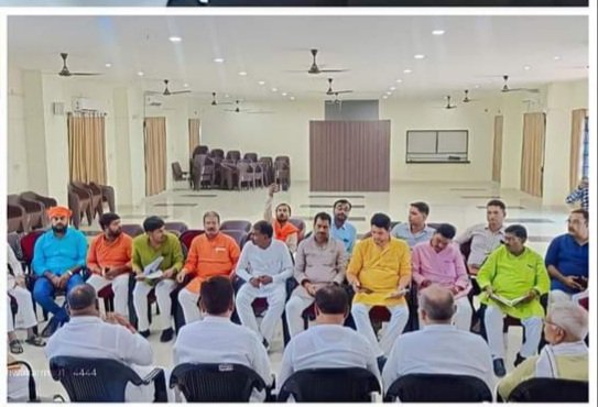 vidyasagar_rai's tweet photo. आज दिनांक 05/07/2023 को भाजपा क्षेत्रीय कार्यालय केशरीपुर रोहनिया में देश के यशस्वी प्रधानमंत्री आदरणीय श्री नरेंद्र मोदी जी के 7 जुलाई को प्रस्तावित विशाल जनसभा को लेकर क्षेत्रीय अध्यक्ष श्री Dileep Patel जी के साथ में व्यवस्था टोली की बैठक लिया गया। https://t.co/eiOazSkTJw