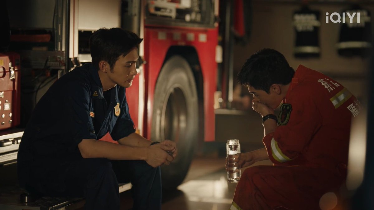 fairydramaland's tweet photo. fire isn't the only thing that's hot, it's bcs of yang yang and binbin in the same frame too 🤭 they have very good bros relationship, sadly binbin just a cameo 🥲 after love o2o and this, hope to see they are working together again.

#fireworksofmyheart #yangyang #zhangbinbin https://t.co/Y5wTEIsBOu