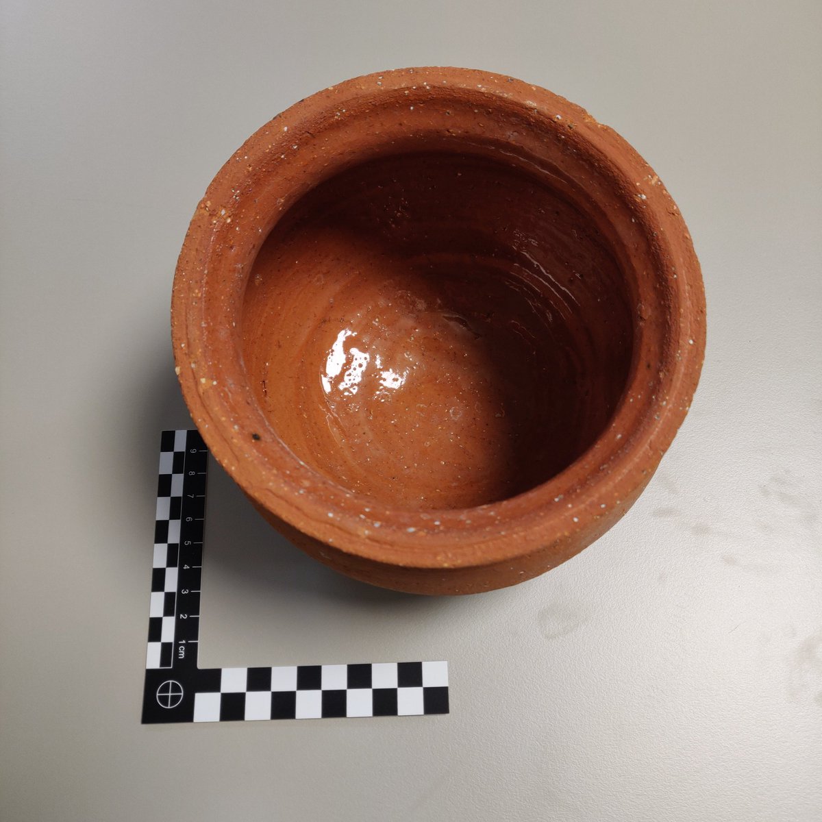 YAC_CBA's tweet photo. Can you help us identify the date and function of these replica pots?

We moved office recently and found them tucked away in storage. We want to include them in a new handling collection but we need to know a little more about them!

#ceramics #pottery #findsID 

🧵1/2 https://t.co/aKW7HtT3oA