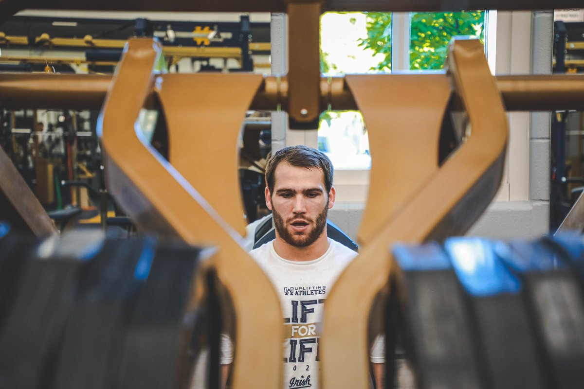 Join @NDFootball in helping raise money for rare disease patients by pledging donations per rep for this year’s Lift for Life @UpliftingAth pledgeit.org/notre-dame-foo…