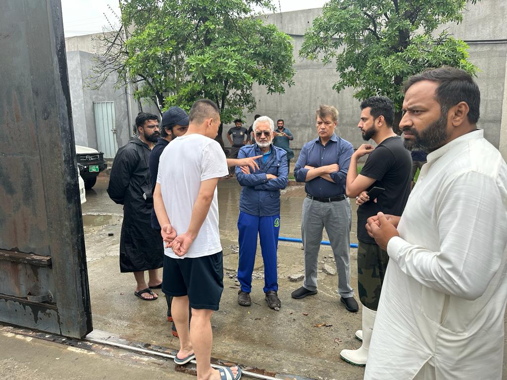 jakramaimc's tweet photo. نگران وزیر صحت و سوشل ویلفئیر، بیت المال ڈاکٹر جاوید اکرم کا لاہور جنرل ہسپتال، گنگا رام ہسپتال، سروسز ہسپتال، شیخ زید ہسپتال, چائینہ کونسلیٹ و دیگر مقامات کے دورے اور بارش کے پانی کی نکاسی کا جائزہ لیا۔ https://t.co/nj7VXa7G41