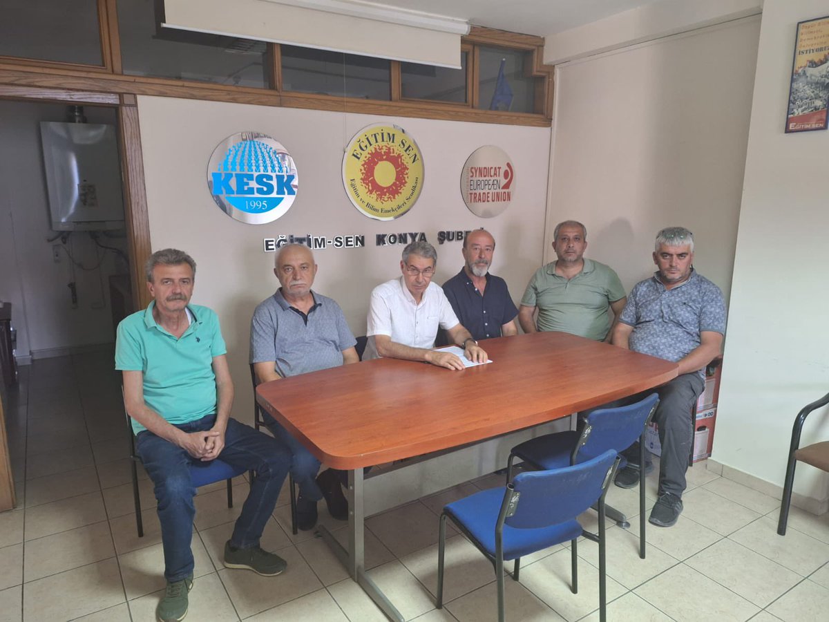 seskonya42's tweet photo. NE TUİK'İN SAHTE ENFLASYONU, NE İKTİDARIN REFAH PAYI ALDATMACASI İNSANCA YAŞAMAYA YETECEK ÜCRET İSTİYORUZ! https://t.co/jsjpt8FW5h